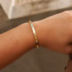 Open Cuff Bracelet With Round Cut Stones - Yellow Gold