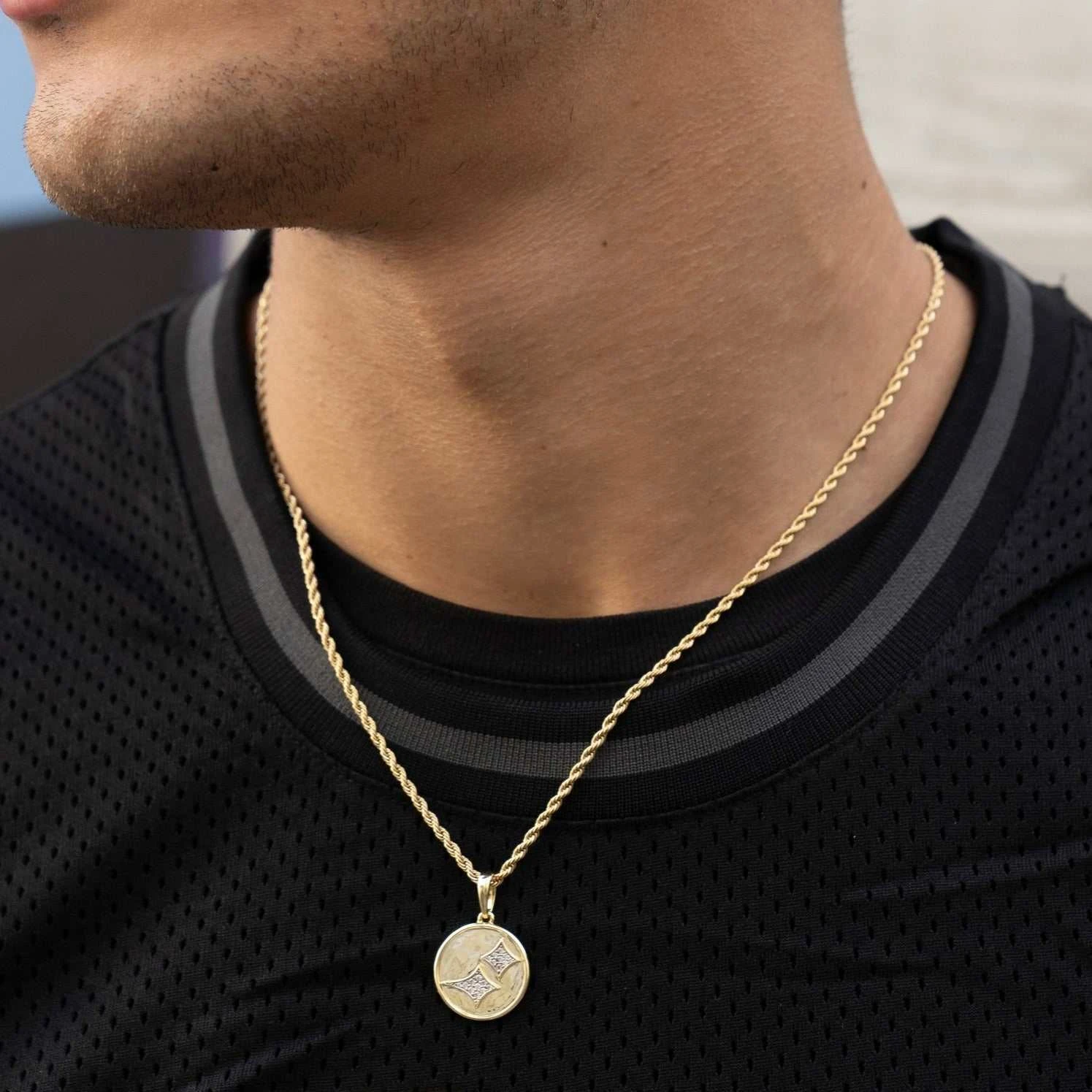 GLD Stars Coin Pendant - Yellow Gold 4 GLD Stars Coin Pendant - Yellow Gold - Image 4