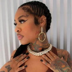 Connected Alternate Iced/Plain Hoop Earring In Yellow Gold -Fashion Jewelry Discount Store DC832788 CBC6 4181 8D1E 6EA77FEB1370 1 201 a