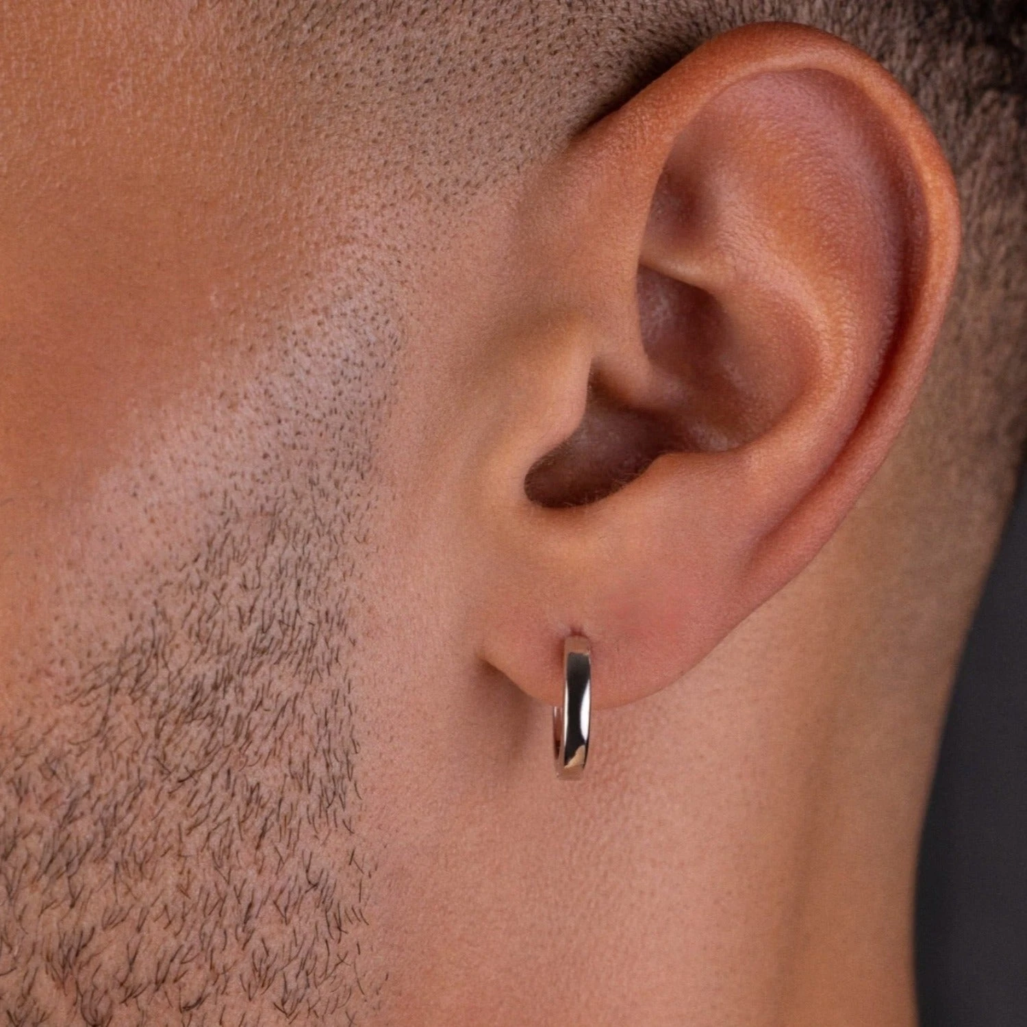 Polished Round Huggie Earrings In White Gold 2 Polished Round Huggie Earrings In White Gold - Image 2