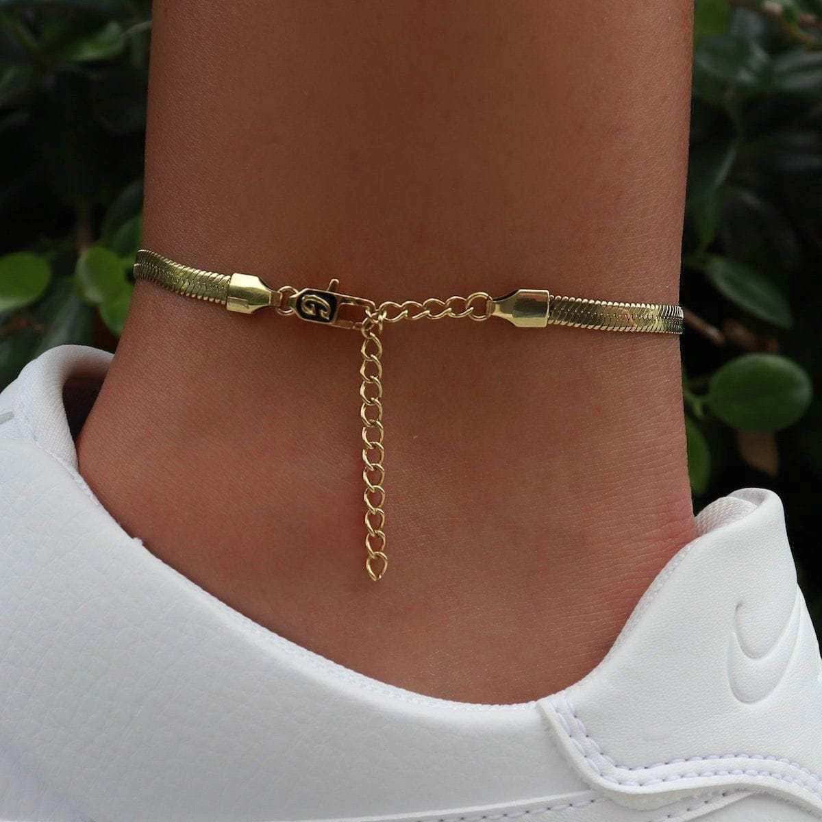 Herringbone Anklet In Yellow Gold - 4mm 4 Herringbone Anklet In Yellow Gold - 4mm - Image 4