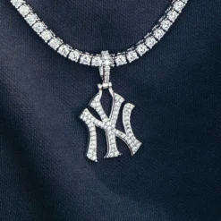 New York Yankees Micro Pendant In White Gold